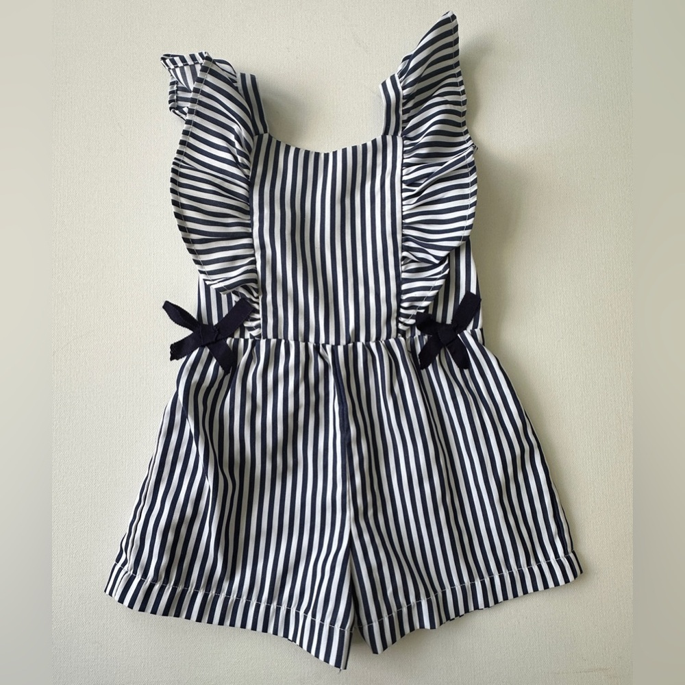 Habitual girl’s Black and White Ruffled Romper Shorts.  Size 2T.
